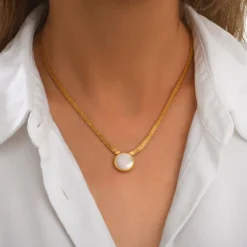 Ashanti flat chain pendant necklace – white