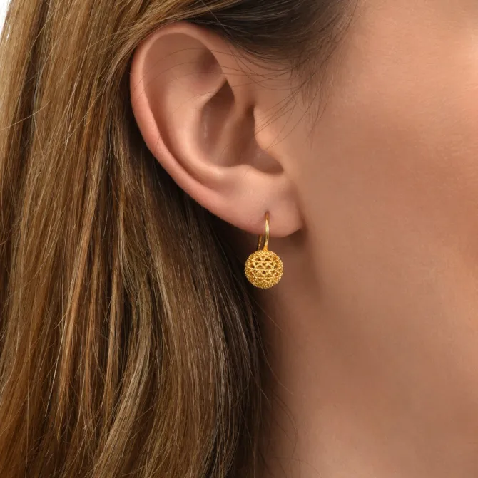 Betty small sleeper earrings - gold
