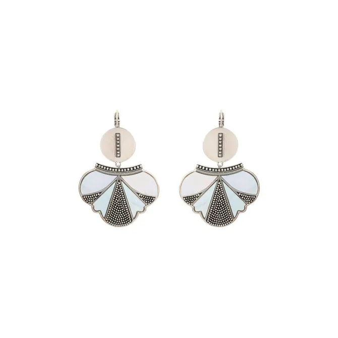 Hawaiian sleeper earrings - white