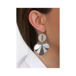 Hawaiian sleeper earrings - white