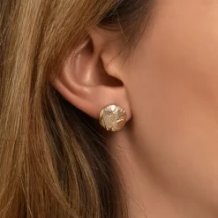 Lucy pierced stud earrings in fine gold-plated metal - white