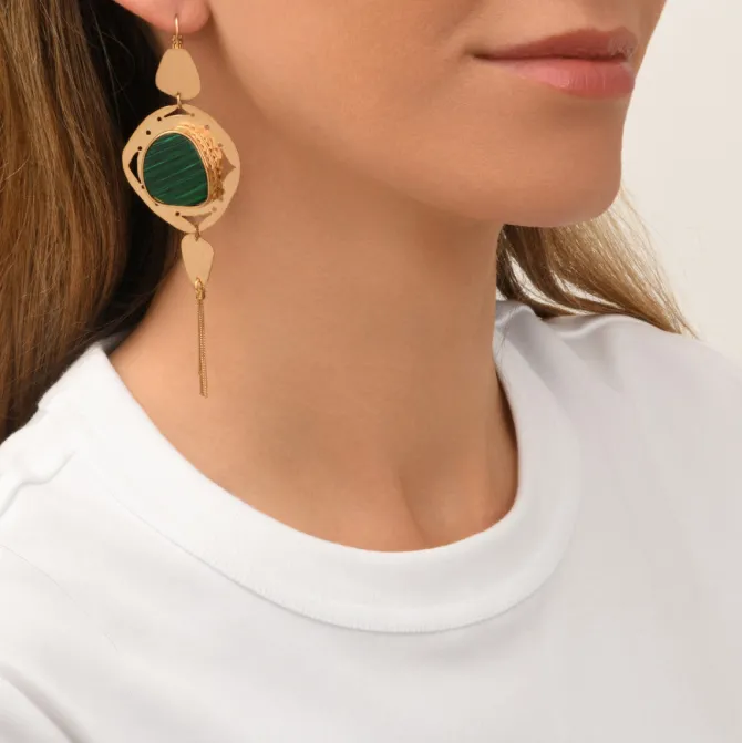 Noto dangling sleeper earrings - green