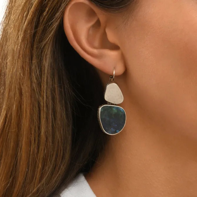 Noto sleeper earrings - black and white