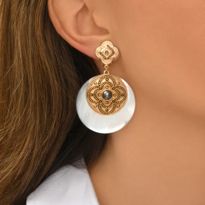 Positano round clip-on earrings - white
